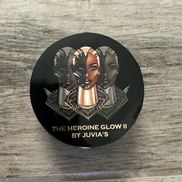 Juvia's Place "The Heroine Glow II" highlighter - Picture 2 of 6